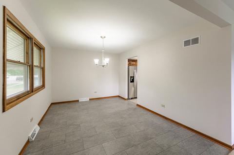 1640 Sheffield Dr, Elgin, IL 60123 photo 3