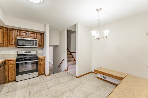1640 Sheffield Dr, Elgin, IL 60123 photo 4