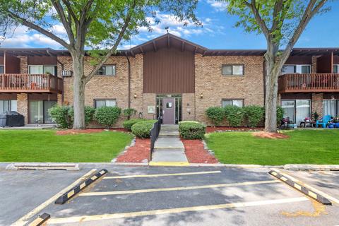 100 Willow Ln #B110, Willow Springs, IL 60480