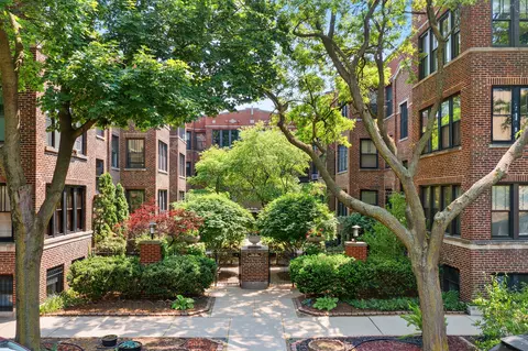743 W Brompton Ave #G, Chicago, IL 60657