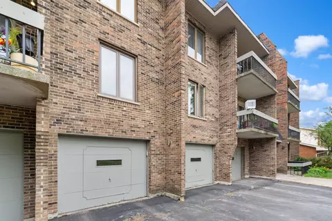 4315 Lindenwood Dr #2E, Matteson, IL 60443