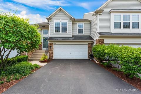 697 Pointe Dr, Crystal Lake, IL 60014