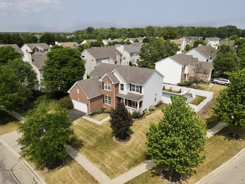 1615 Maureen Dr, Hoffman Estates, IL 60192