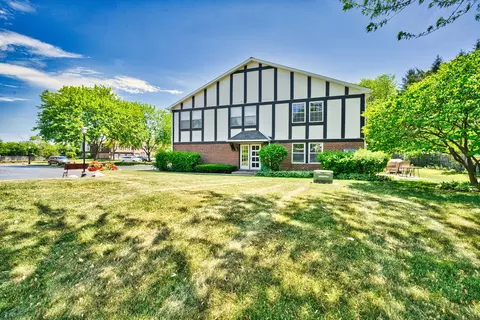 146 W Golf Rd #E, Libertyville, IL 60048