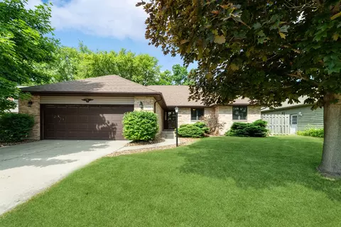 1631 Poplar Ln, Woodstock, IL 60098