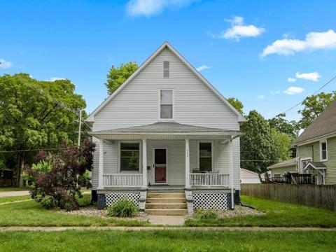 402 E Lafayette St, Monticello, IL 61856