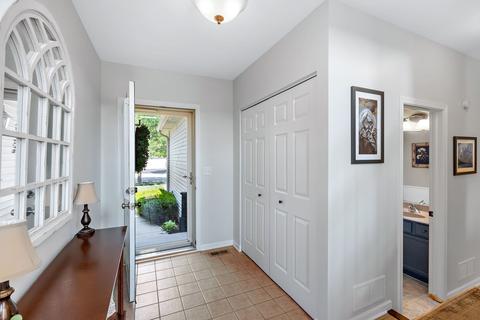 954 Oak Ridge Blvd, Elgin, IL 60120 photo 3
