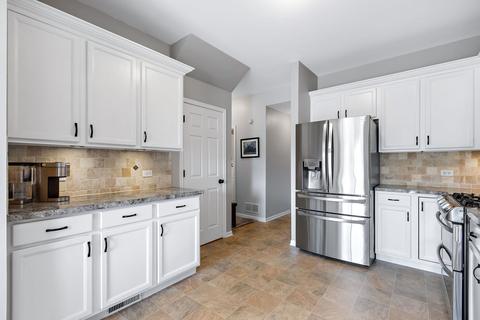 954 Oak Ridge Blvd, Elgin, IL 60120 photo 8
