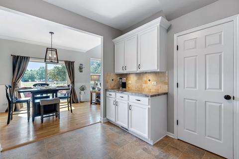 954 Oak Ridge Blvd, Elgin, IL 60120 photo 9