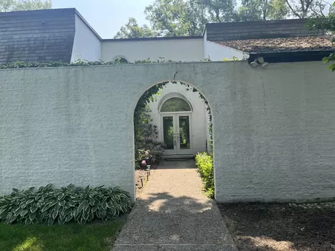 3864 Old Mchenry Rd, Long Grove, IL 60047