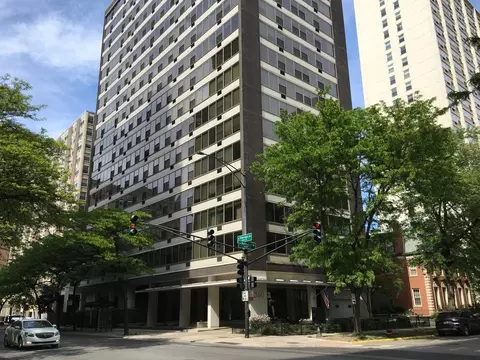 360 W Wellington Ave #5F, Chicago, IL 60657