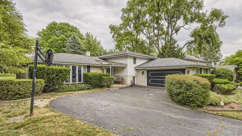 8009 Winter Cir, Downers Grove, IL 60516