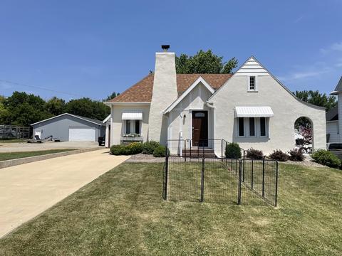 209 E Van Buren St, Ohio, IL 61349 photo 4