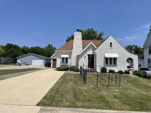 209 E Van Buren St, Ohio, IL 61349 photo 2