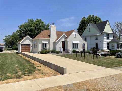 209 E Van Buren St, Ohio, IL 61349 photo 5