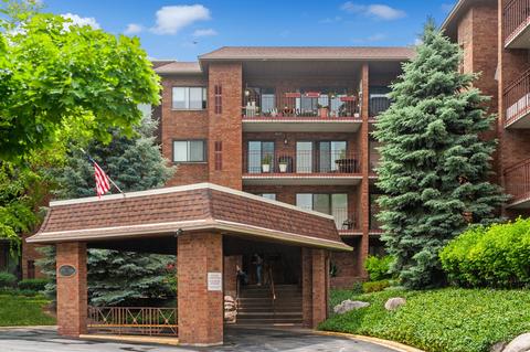51 Old Oak Dr #210, Buffalo Grove, IL 60089