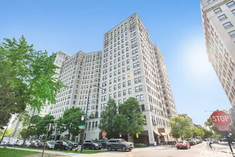 2000 N Lincoln Park West Ave #305, Chicago, IL 60614