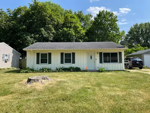 2803 Willowpark Dr, Champaign, IL 61821