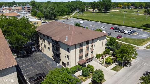 4500 W 93rd St #1E, Oak Lawn, IL 60453