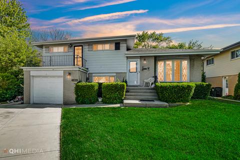 131 Julie Dr, Glenview, IL 60025