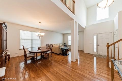 617 Versailles Dr, Bartlett, IL 60103 photo 4