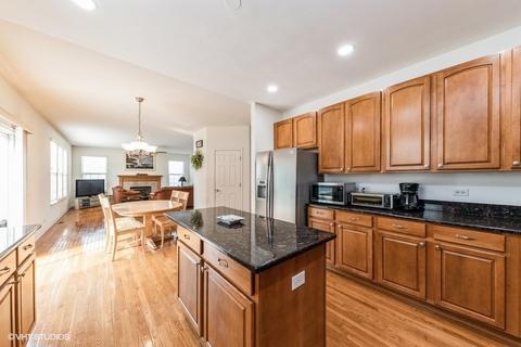 617 Versailles Dr, Bartlett, IL 60103 photo 9