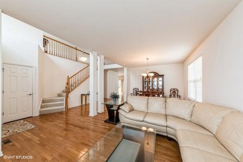 617 Versailles Dr, Bartlett, IL 60103 photo 3