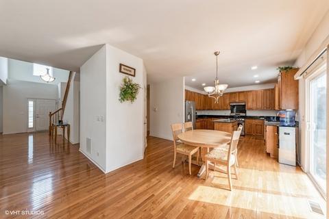 617 Versailles Dr, Bartlett, IL 60103 photo 10