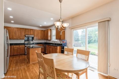 617 Versailles Dr, Bartlett, IL 60103 photo 11