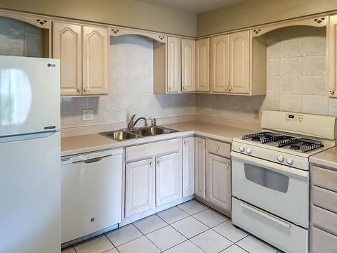 1770 Robin Ln #D, Hoffman Estates, IL 60169 photo 8