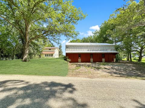 4212 E Fawver Rd, Ridott, IL 61067
