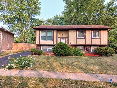 166 Garden Dr, Bolingbrook, IL 60440