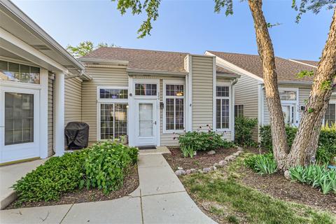 520 E Victoria Cir #520, North Aurora, IL 60542