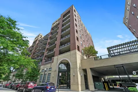 811 W 15th Pl #604, Chicago, IL 60608