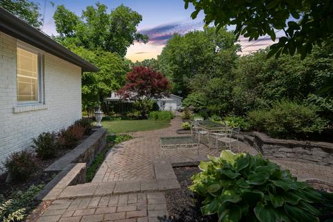 1104 E Monroe St, Bloomington, IL 61701 photo 2