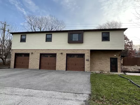 180 N Adams St, Oswego, IL 60543