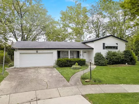 201 N Country Club Dr, Addison, IL 60101