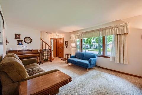 1450 Easy St, Elgin, IL 60123 photo 4