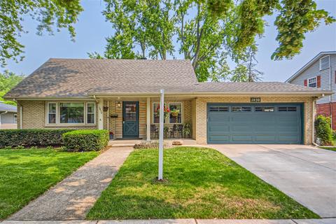 1450 Easy St, Elgin, IL 60123