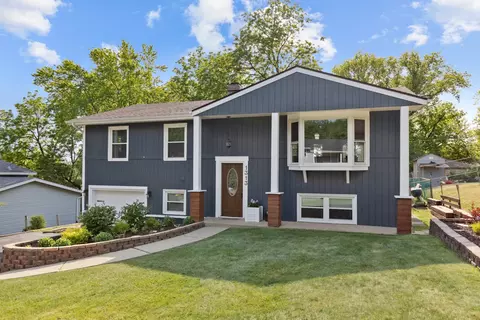 1313 Washington St, Lake In The Hills, IL 60156