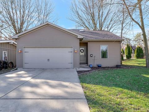 910 Lincoln Dr, Monticello, IL 61856