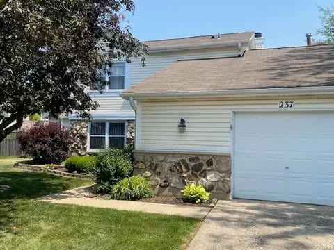 237 Amberwood Ct, Bloomingdale, IL 60108