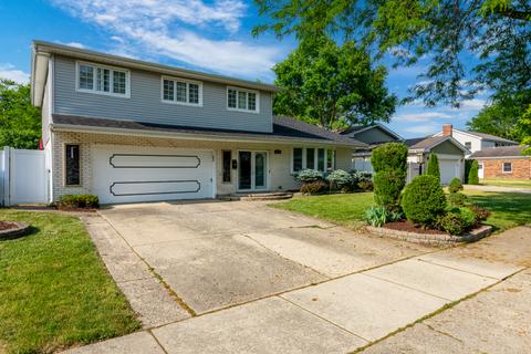 2730 Karen Ln, Glenview, IL 60025