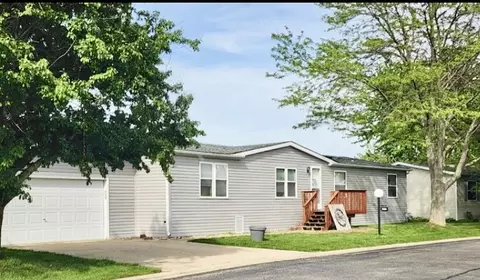 330 Mallard Ln, Sandwich, IL 60548