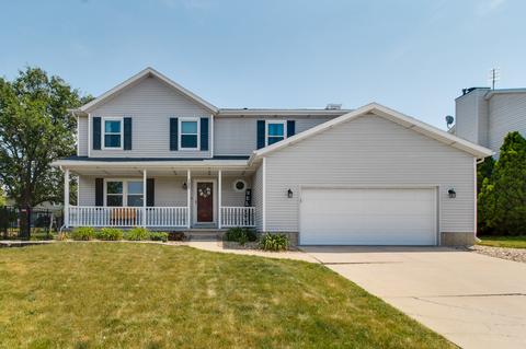 1221 Chatham Ln, Bloomington, IL 61704