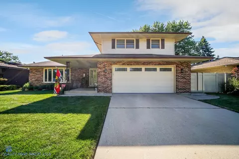 1716 N Aspen Dr, Mount Prospect, IL 60056