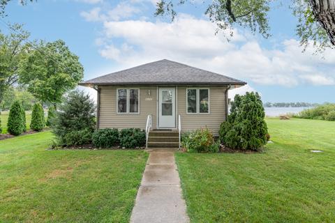 40269 N West Shore Dr, Antioch, IL 60002