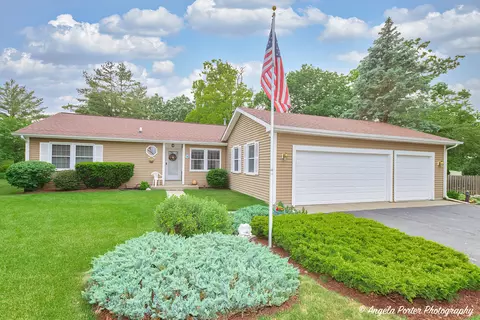 326 Oak Hill Ct, Antioch, IL 60002