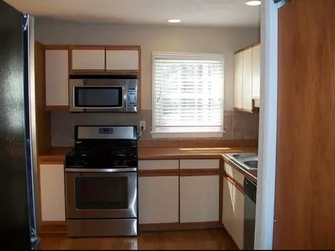 3419 Greenbriar Dr, Glenview, IL 60025 photo 3