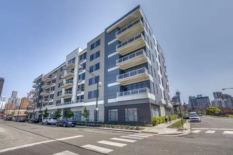 367 W Locust St #204, Chicago, IL 60610